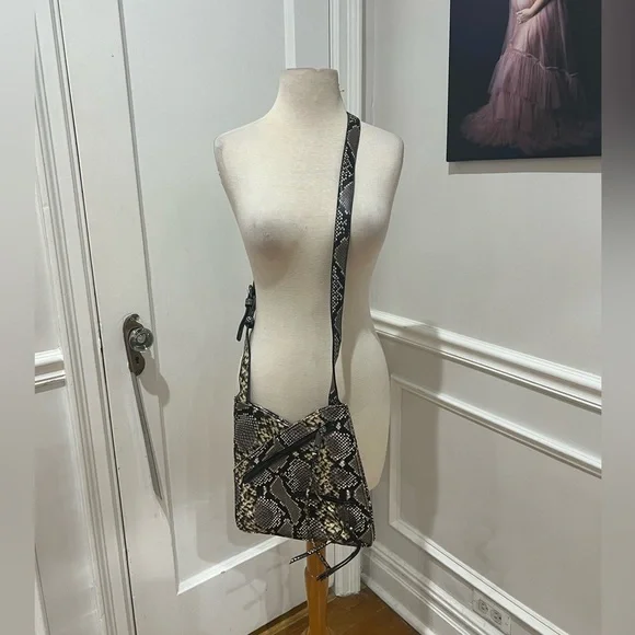 Joe’s snakeskin crossbody bag - Picture 1 of 7